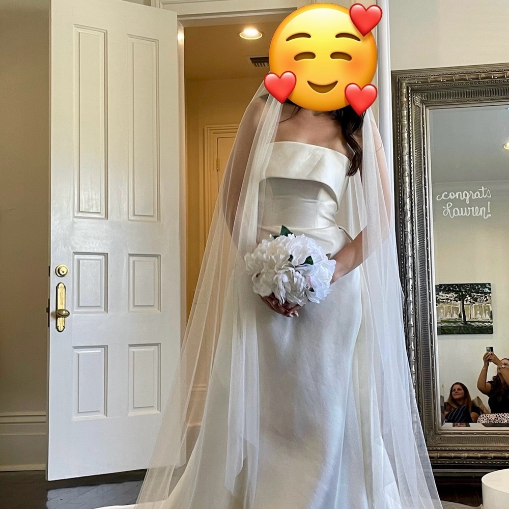Eva Lendel wedding gown “Allegra” with detachable skirt and detachable bow.